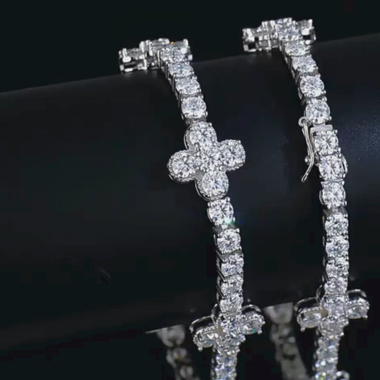 Video showcasing the Mozi Four-Leaf Clover Tennis Bracelet, highlighting its unique four-leaf clover-inspired '+' link design, radiant white moissanite stones, and the luxurious Sterling Silver 925 craftsmanship. The bracelet is elegantly displayed from various angles, demonstrating its sparkle and intricate detailing