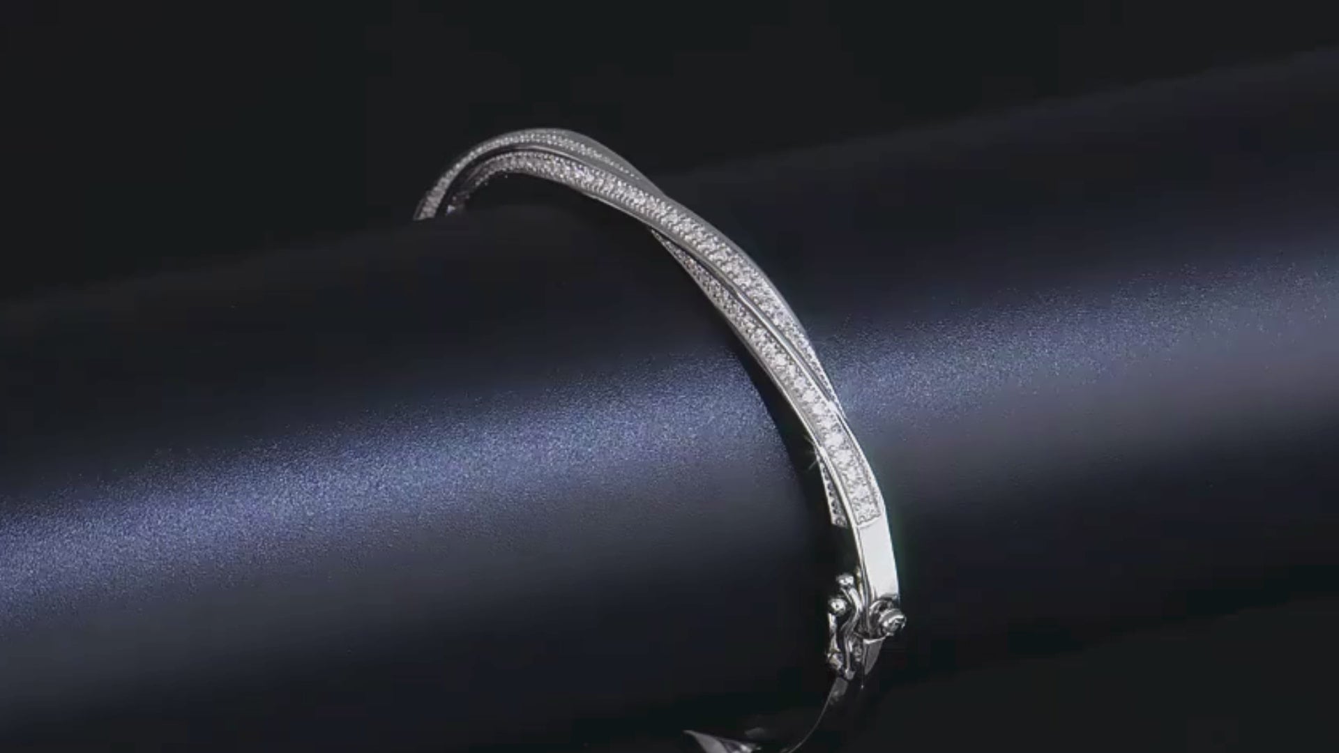 Video showcasing the Mozi Mobius Moissanite Bangle, featuring its elegant S925 silver Mobius twist design with sparkling moissanite stones, displayed from multiple angles to highlight its craftsmanship and style